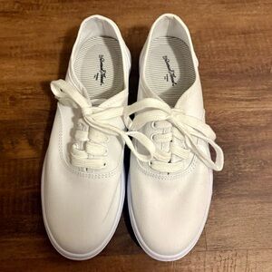 Girls Size 6 Universal Thread White Lace-Up Sneakers